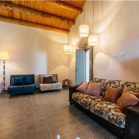  6 bedroom villa with heated pool in Modica, sleeps 18